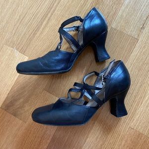 La Duca soft sole character shoes 2.5